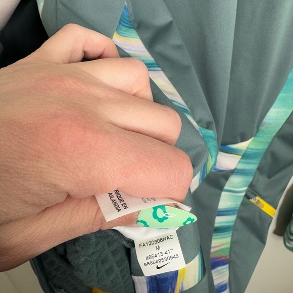 Nike Live Strong Dri-FIT Full-Zip Jacket – Size Medium - Picture 7 of 7